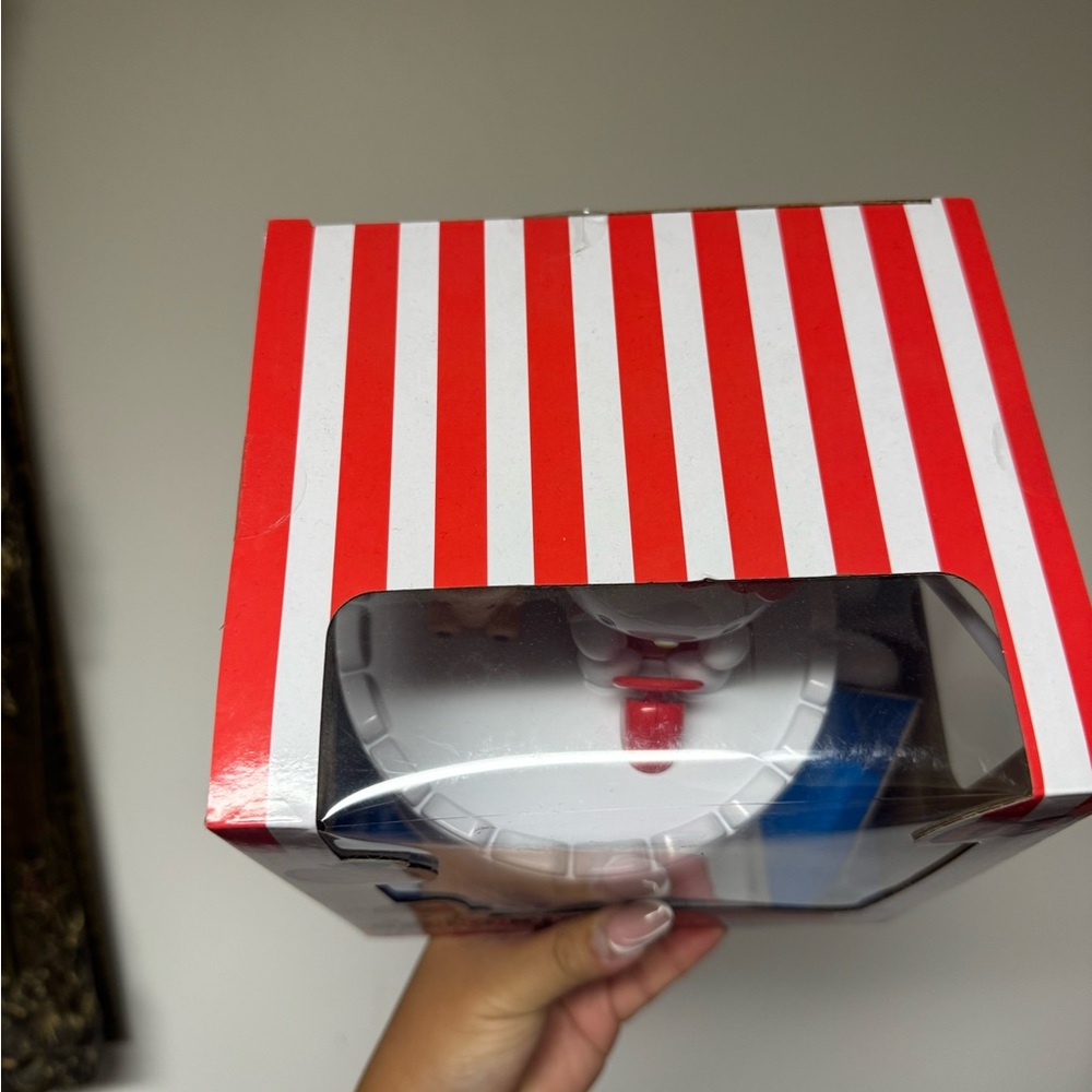 Hello Kitty Red Remote Control Driving Teacup - Picture 4 of 7